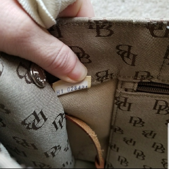 Authentic Dooney and Bourke Tote handbag - Picture 4 of 6